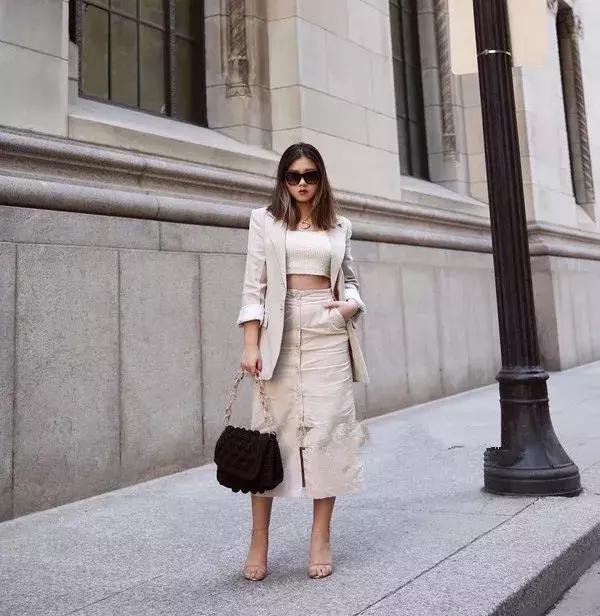 胖女孩的穿衣典范｜她又矮又胖，却因穿衣有18万关注？