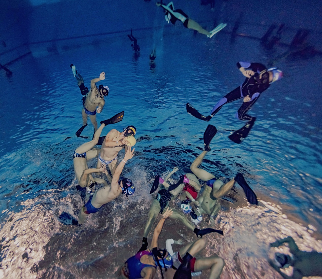 水下橄榄球比赛,女子水下橄榄球