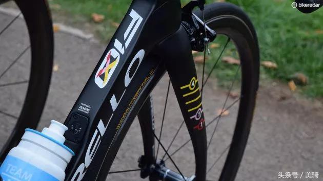 器材盛宴环英国上的车手战车