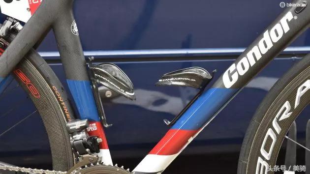 器材盛宴环英国上的车手战车