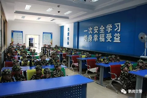 幼儿园国防交通安全教育,幼儿园国防教育小小兵活动