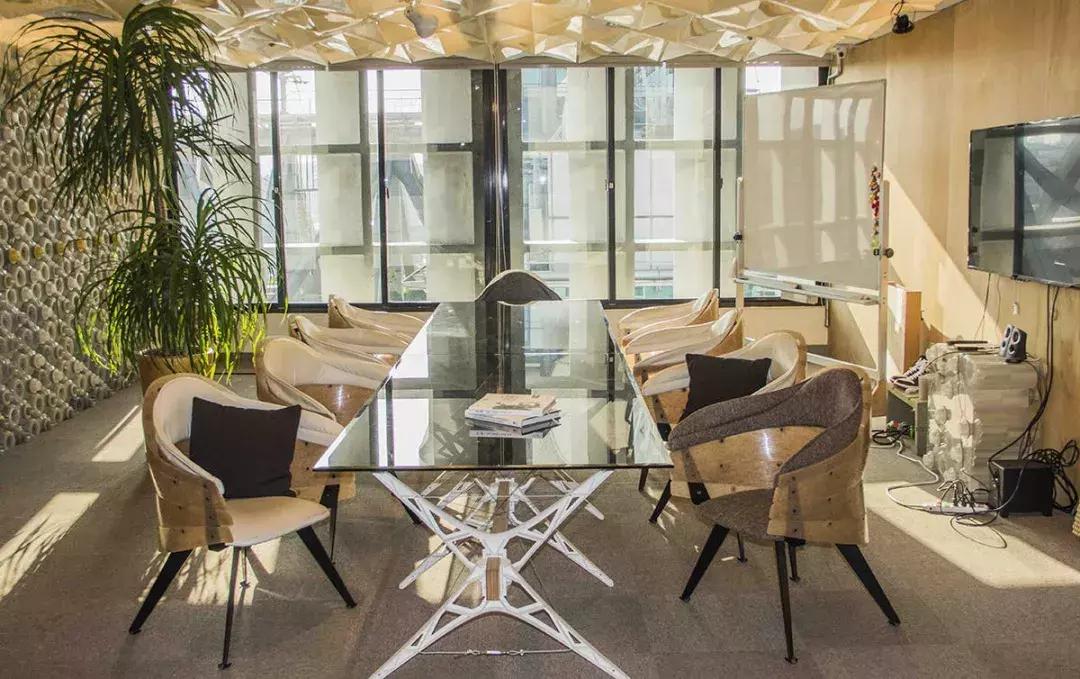 他设计了一堆“垃圾”,却让全世界拍手叫好