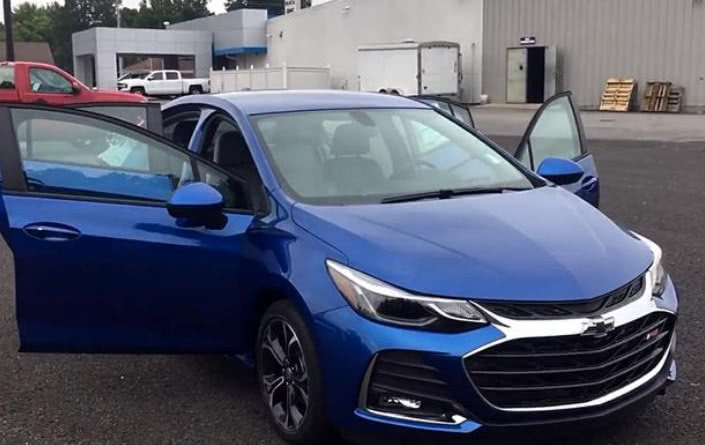 科鲁兹2019款四缸,8代思域对比科鲁兹