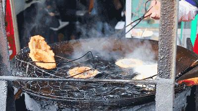 一方天地两柄勺！藏在十堰小区里的这些面窝摊，全靠熟人带路