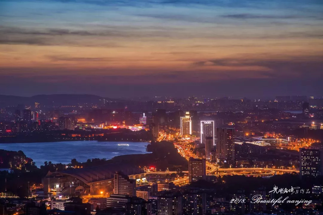 南京的夜晚真实图片,2005年的南京街头真实影像