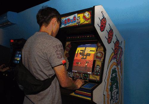 娓告垙and浜洪棿,娓告垙game浜虹敓