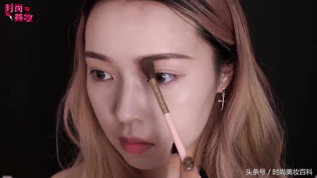 「时尚美妆」狂野性感的烟熏妆图解教程