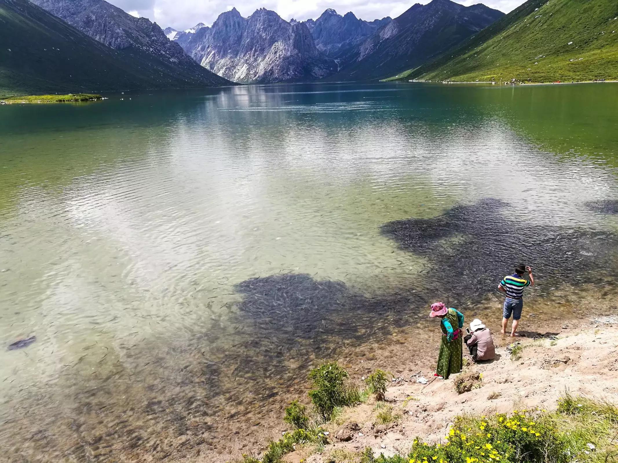 年宝玉则神山,年宝玉则天堂湖