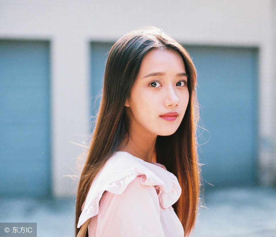 “陆云深，你嫌我脏，不过这它是我纪念日送你的礼物，满意么？”