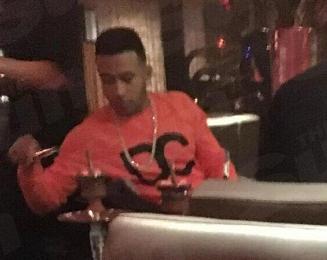 2017年曼联7号,星探穿一身皮衣