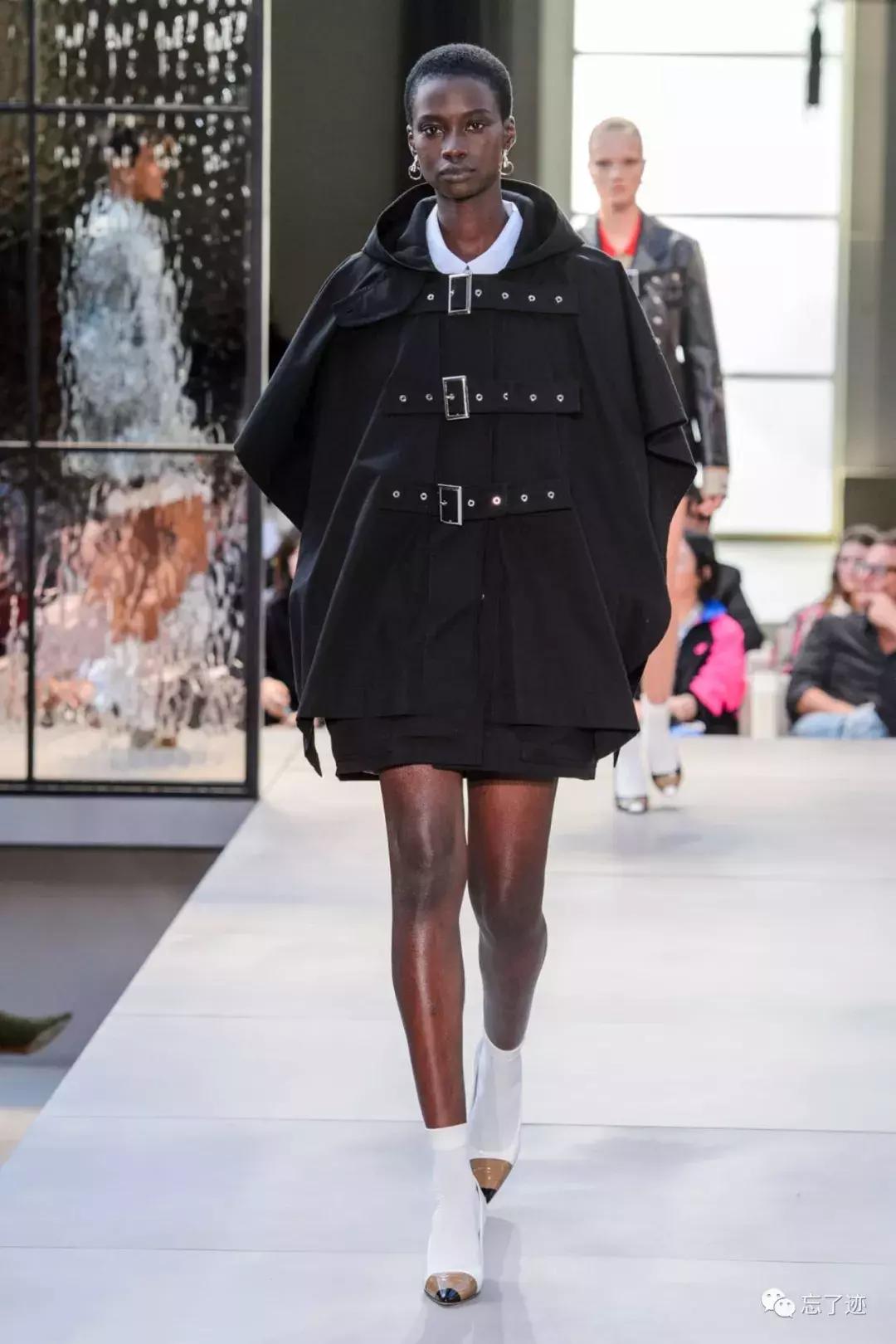 2019年burberry时装周,burberry春夏大秀背面