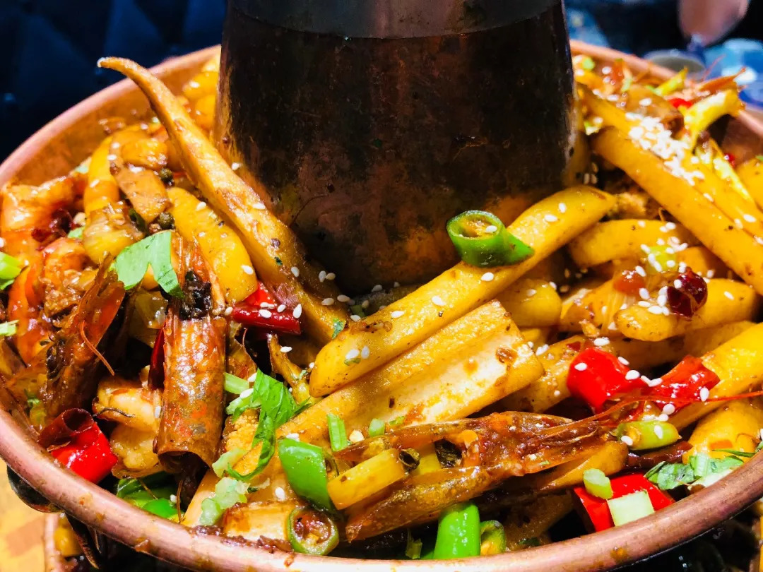 郑州炭火蛙锅哪家好吃,郑州炭火双层蛙锅