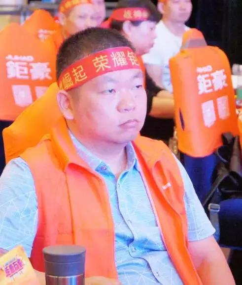 钜豪照明旗舰店直播间,推出活动提升门店营业额