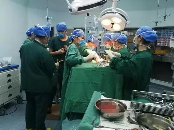 二胎妈妈怀孕三个月大出血,产妇引产大出血死亡