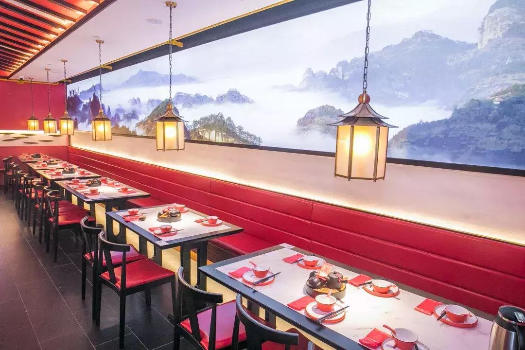 6.8折！陆家嘴惊现1家“网黄餐厅”，人均40+吃哭老板！