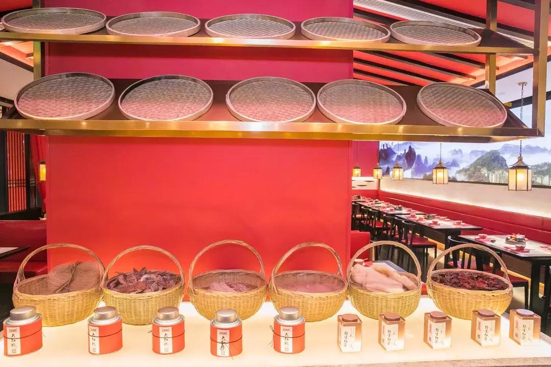 6.8折！陆家嘴惊现1家“网黄餐厅”，人均40+吃哭老板！