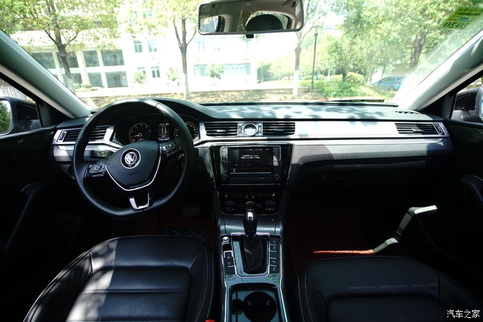 帕萨特330尊荣版最新款,帕萨特330尊荣版外观尺寸