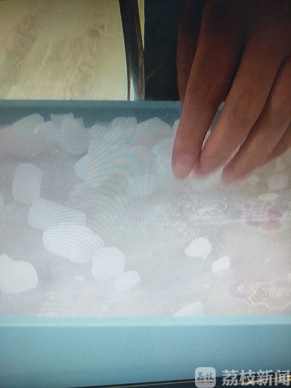 小心！雪月饼干冰处理不当成“*弹炸**”顾客下身被冻伤