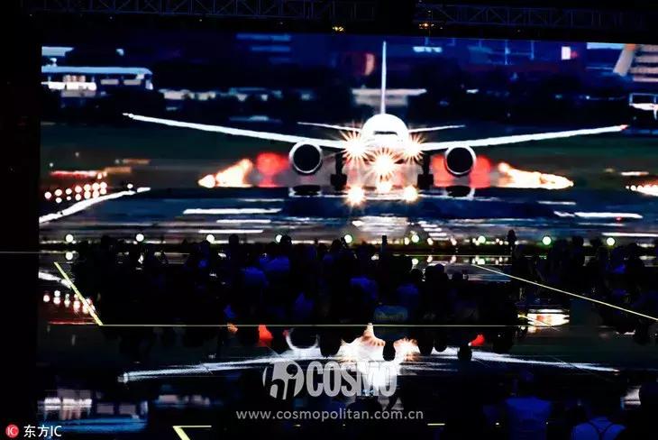 丫丫已经美“腻”了！于是穿上EmporioArmani帅气一回