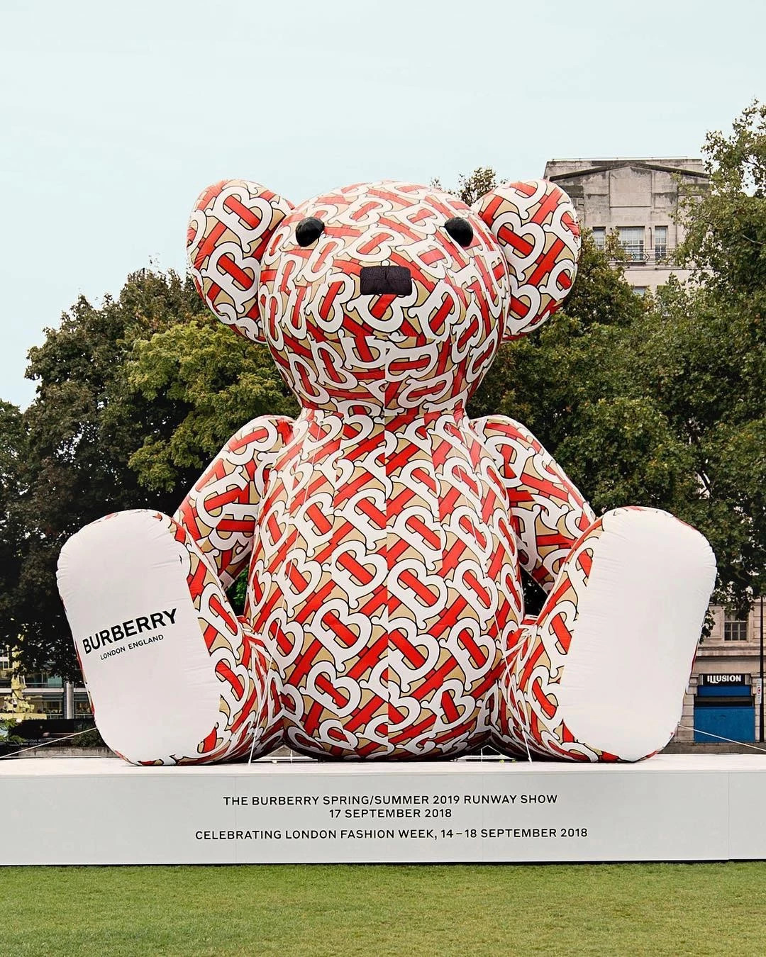 burberry鏂版鐧絫,burberry鍩虹娆剧櫧t