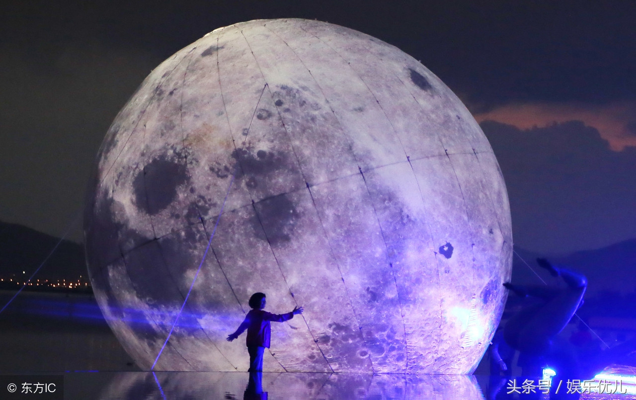 月亮的优美句子摘抄,月亮的好词好句好段摘抄大全