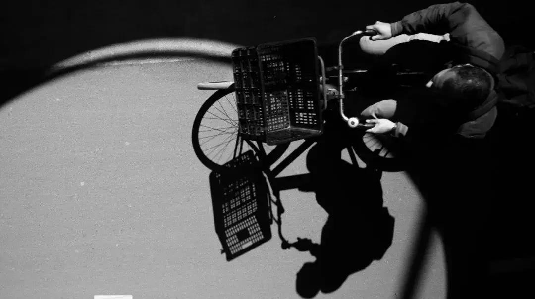 非正常死亡：夜跑路上有个变态，专挑短发长腿女孩下手