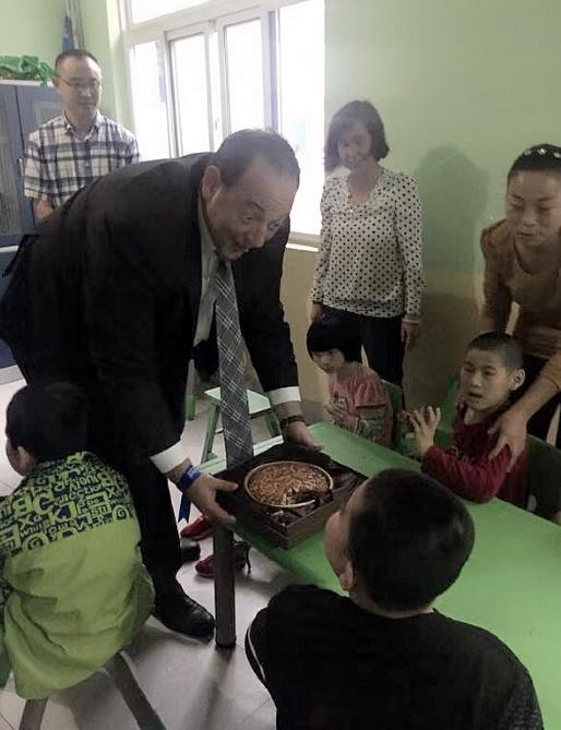 “爱在身边，爱无止境”潍坊富力铂尔曼酒店中秋节前献爱心