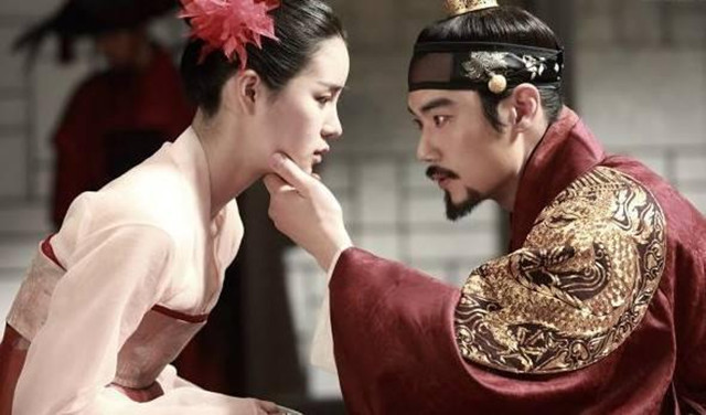 眼看病人就要咽气，一神医冲他就是一巴掌，第二天病人痊愈了