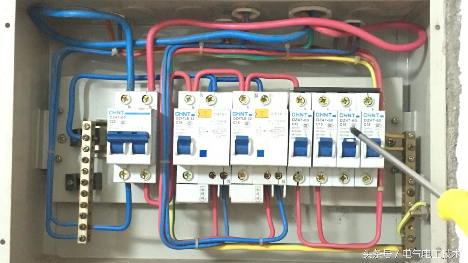 配电箱火线接法图解,配电箱零线接线端子怎样安