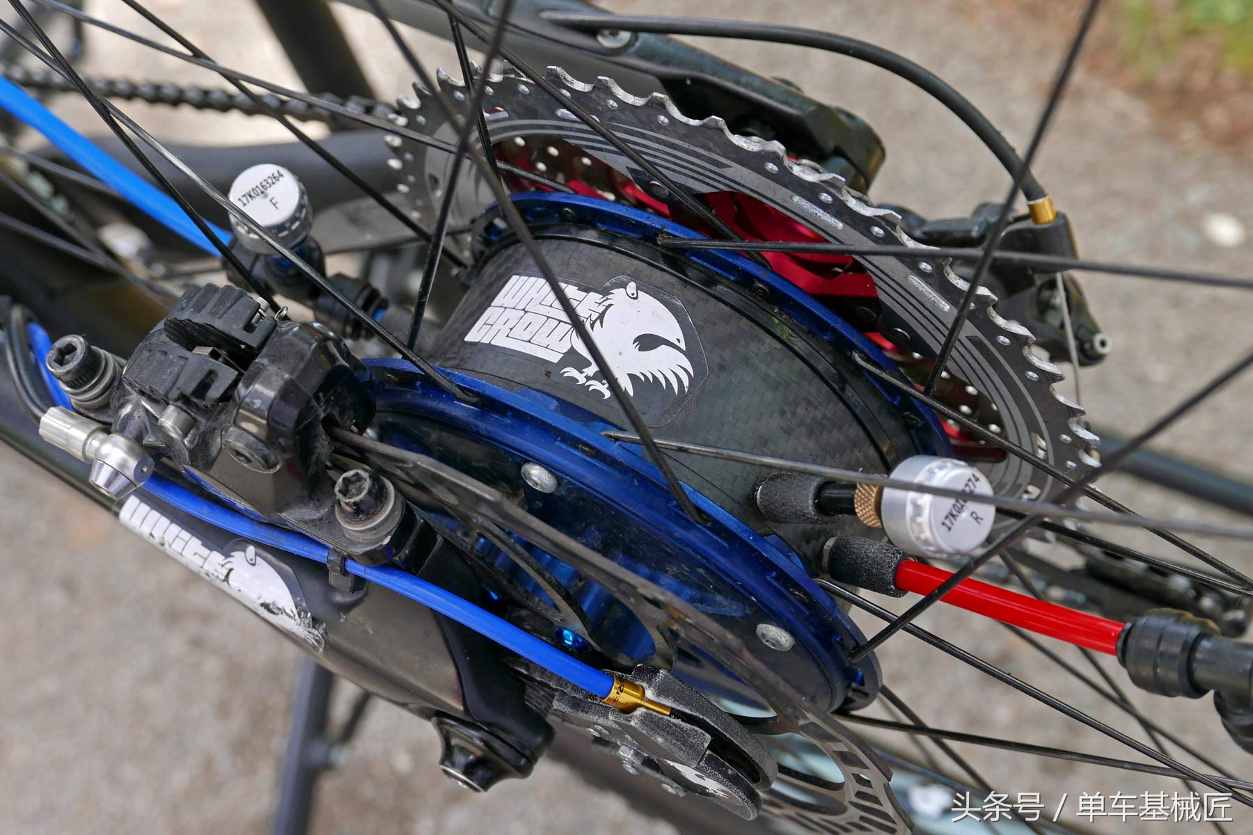 自动充气轮胎终于问世，没有沉重的气泵，无需电池，只要骑就充气