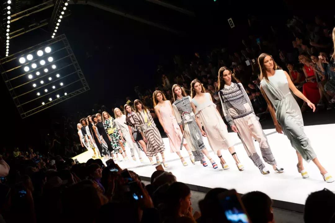 又有一波最新的美鞋美包来了看看我们是否为你种下了一片草原