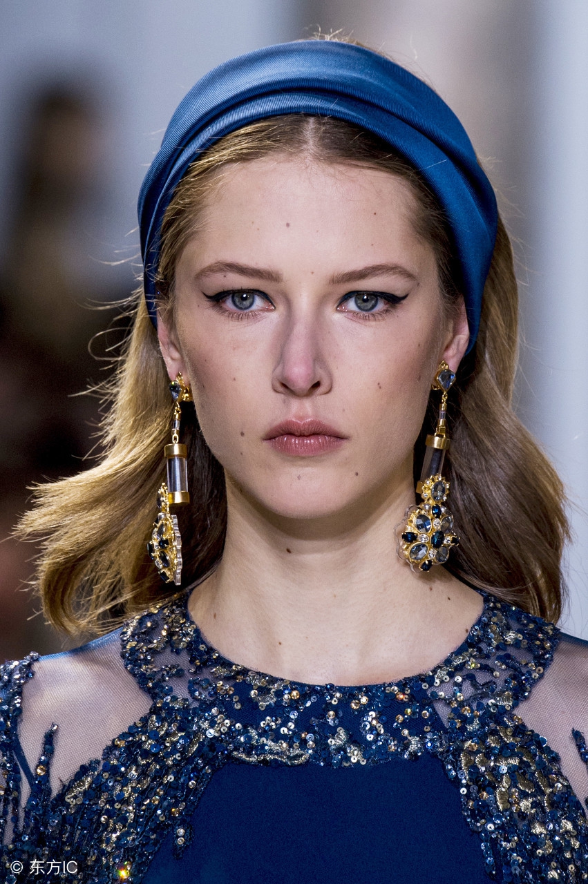 脱发刘海炸毛适合的发型,产后哺乳期脱发严重可以吃什么药