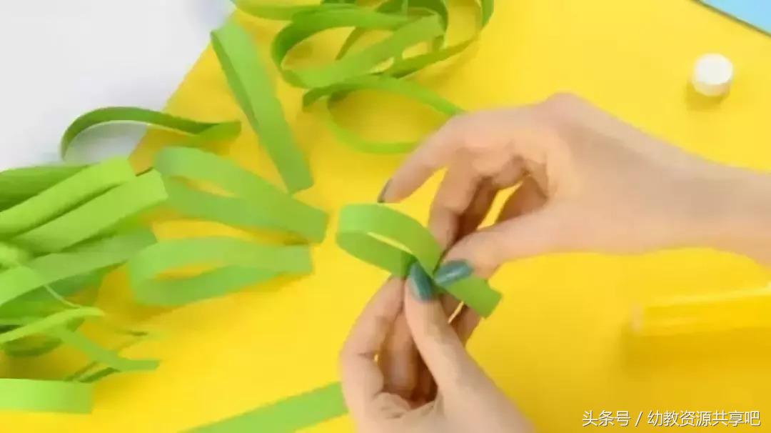 用彩色纸条制作手工卡纸,超简单卡纸手工特别好看