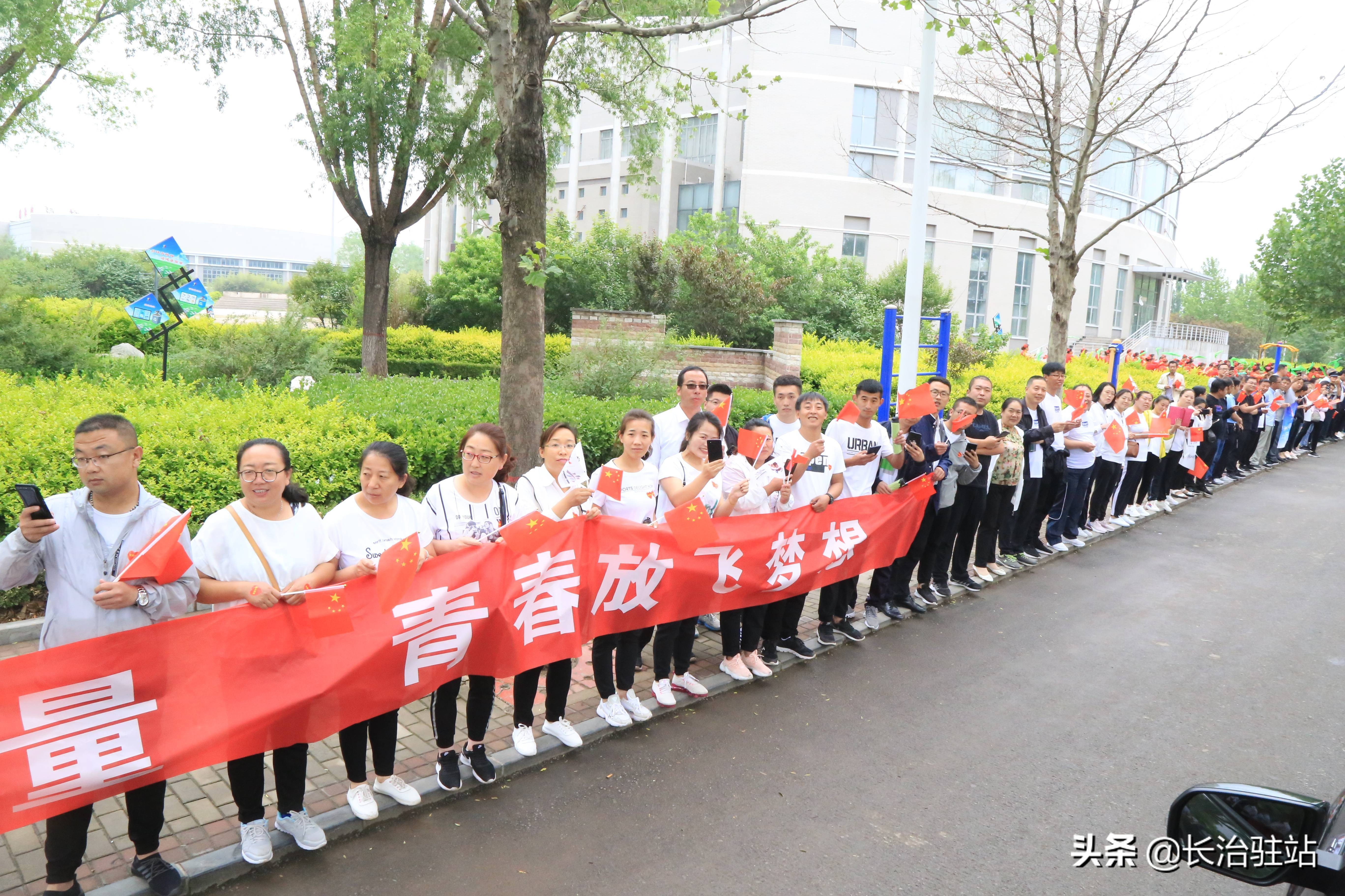 二青会实体火炬首站传递,二青会实体火炬传递完美收官