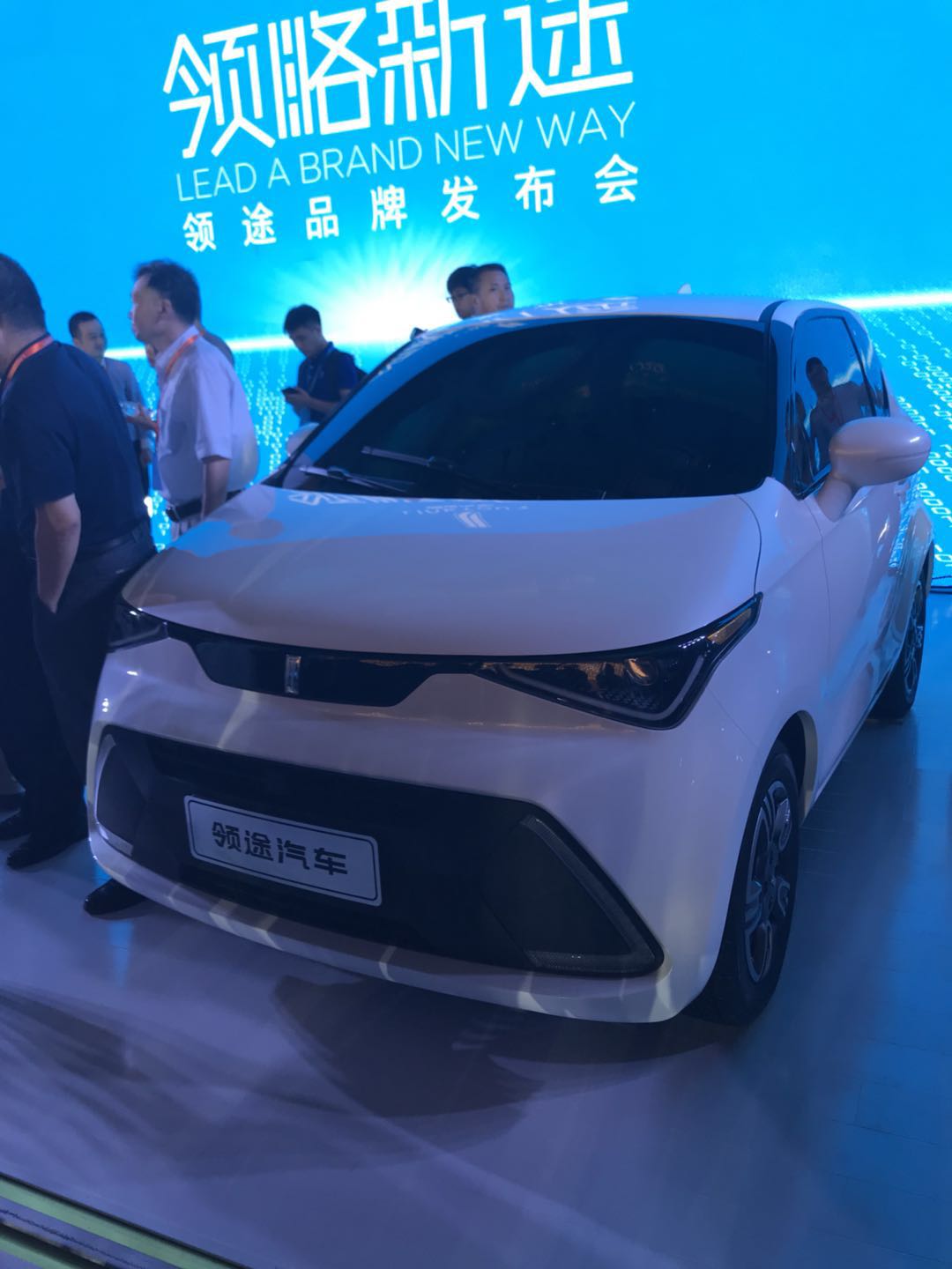 宝马奔驰电动车,小型电动汽车奔驰新能源