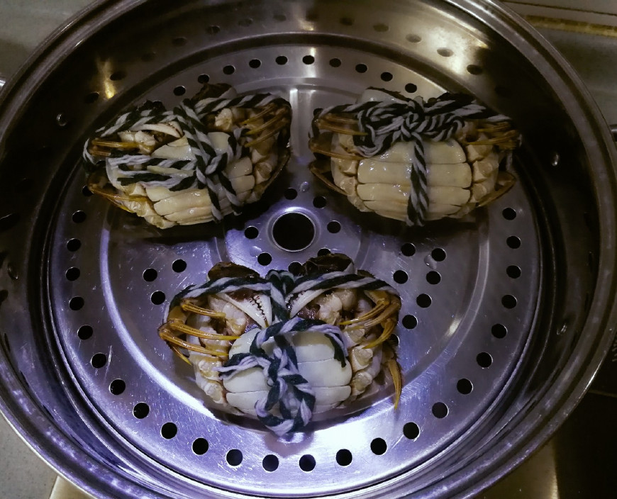 清蒸大闸蟹的正确的吃法,蒸大闸蟹不放姜只放紫苏