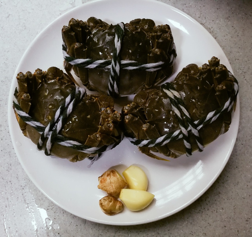 清蒸大闸蟹的正确的吃法,蒸大闸蟹不放姜只放紫苏