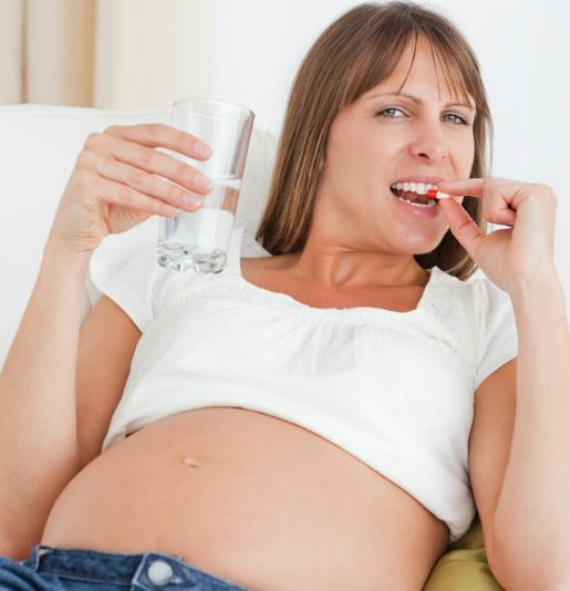 怀孕初期吃叶酸还是复合维生素,复合维生素孕期要吃多久合适