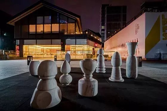 成都太古里裸眼3d龙雕塑,成都18个雕塑