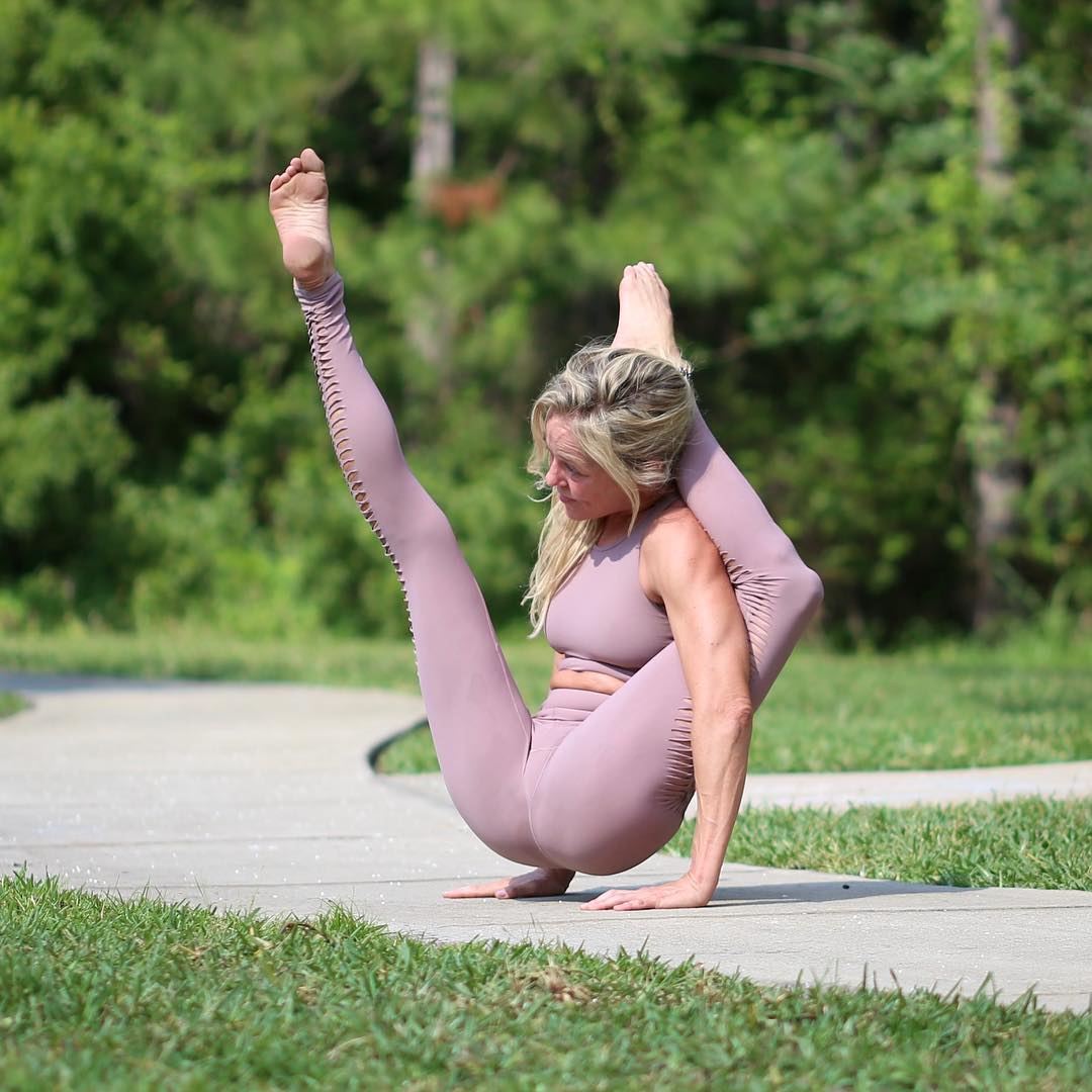 上腹下腹都有赘肉怎么减肥,小肚子和侧腰脂肪多如何减