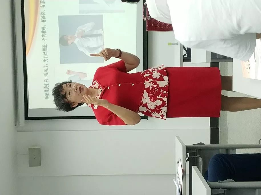 探班上海海事大学《商务礼仪》课：有“礼”走遍天下