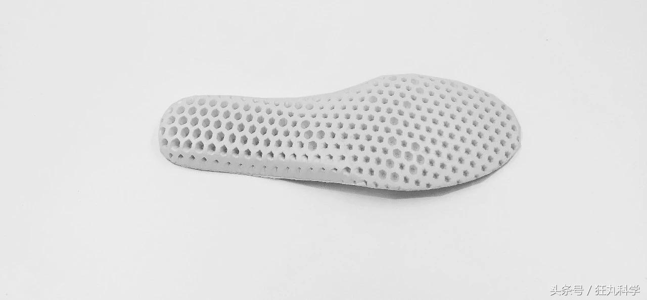 这是近两年我见过最酷的一双跑鞋了