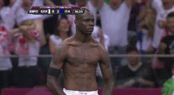 足球十大标志性庆祝动作,足球场上有哪些让人感动的瞬间