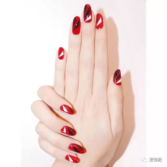 昨天去做了美甲上班领导会说吗,做了美甲半个月