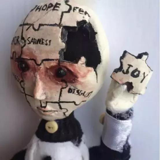 12岁男孩用捡来的破烂，打造出一个暗黑王国，吓哭一票成年人……