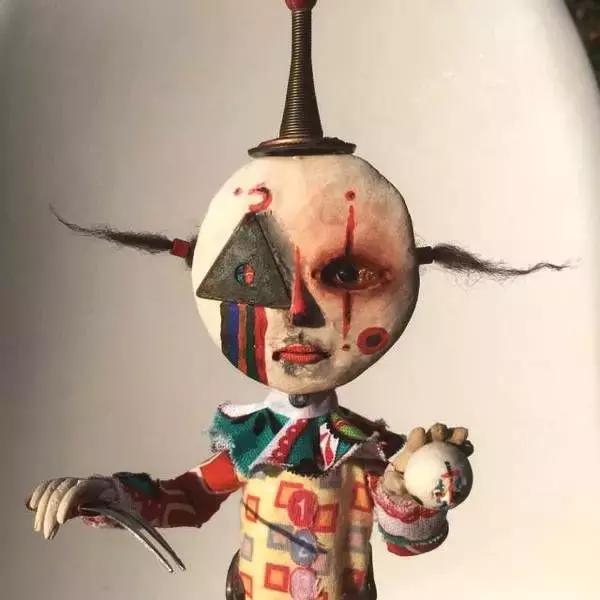 12岁男孩用捡来的破烂，打造出一个暗黑王国，吓哭一票成年人……