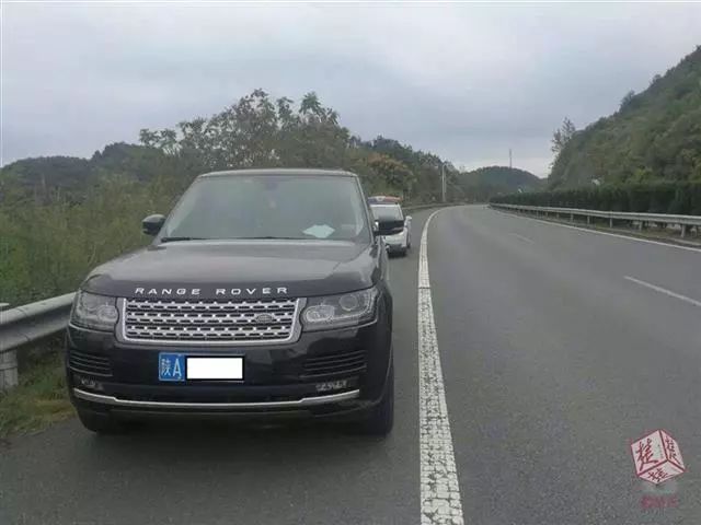 百万豪车被人丢弃,千万级豪车被遗弃