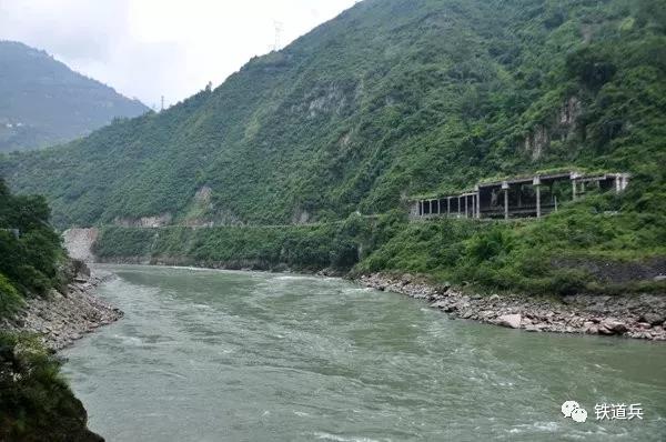 「铁号」十六七岁的女娃长成了十八九的汉