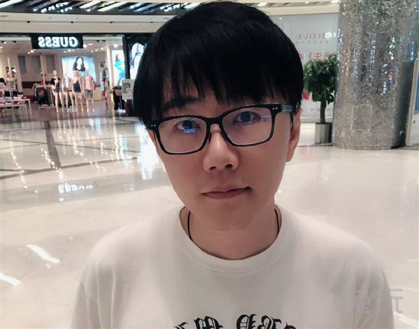 酒神斗鱼直播首秀,酒神09和小杨哥什么关系