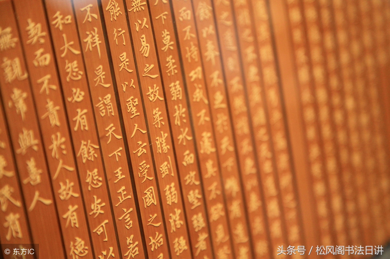 毛笔书法坐姿和握笔姿势,写楷书姿势